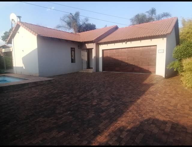 3 BEDROOM HOUSE RENTED IN MORELETA PARK